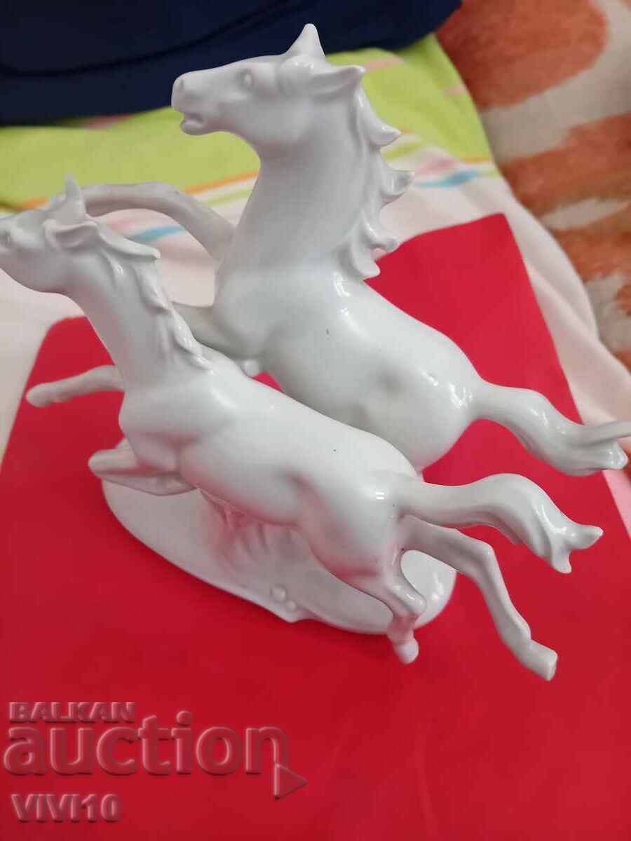 Figurină porțelan veche DDR cu preț € 80.00 | 156.47 BGN