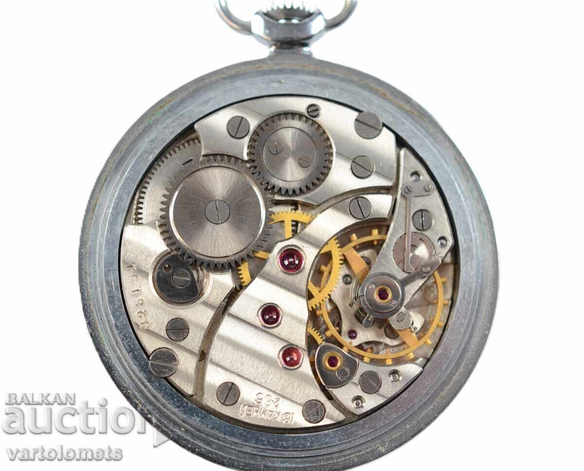 Licitație Ceas de buzunar MOLNIJA URSS cu lanț - funcționează