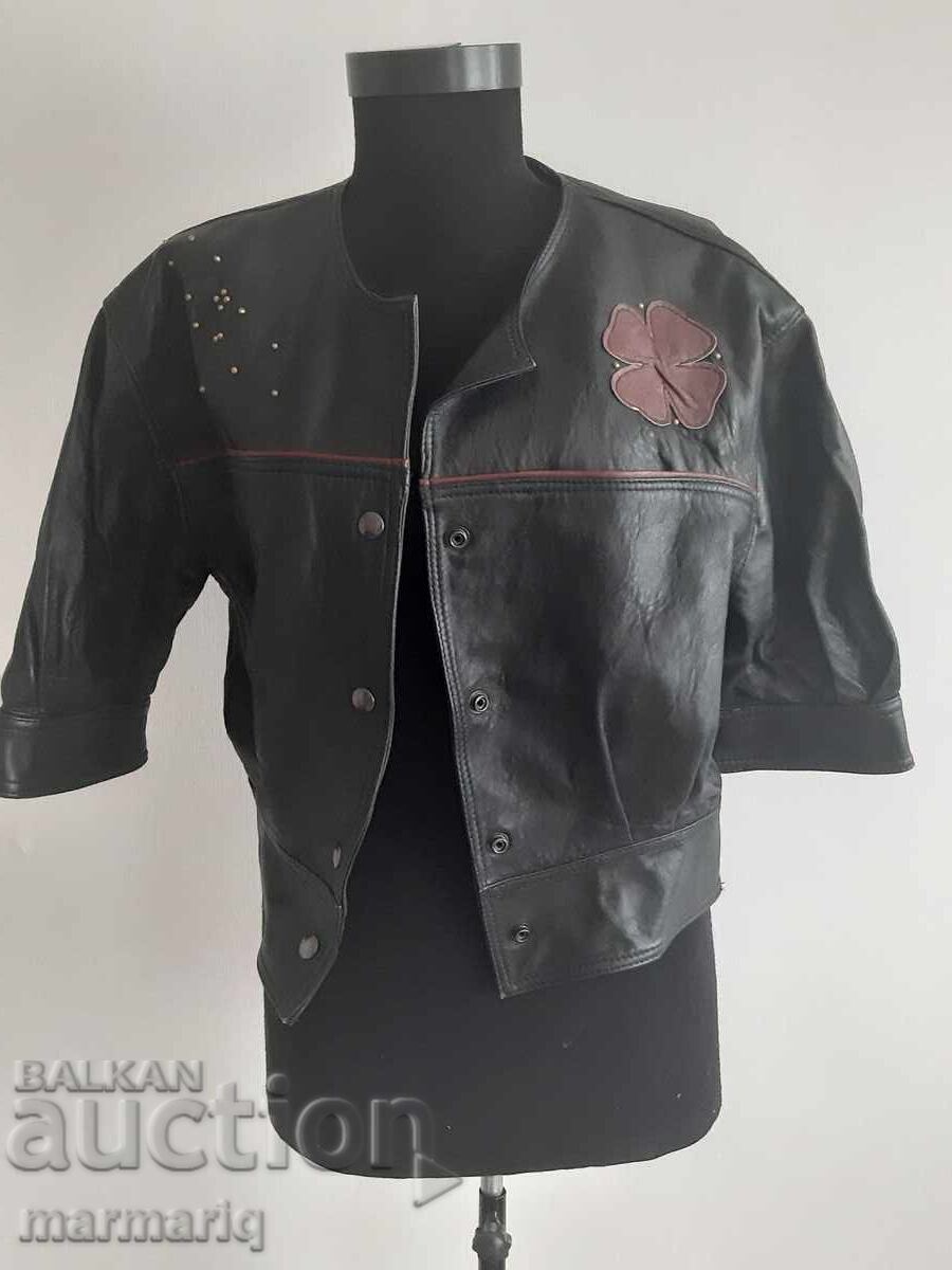 Παράδοση Γυναικείο μαύρο δερμάτινο μπουφάν, μέγεθος M, κοντό