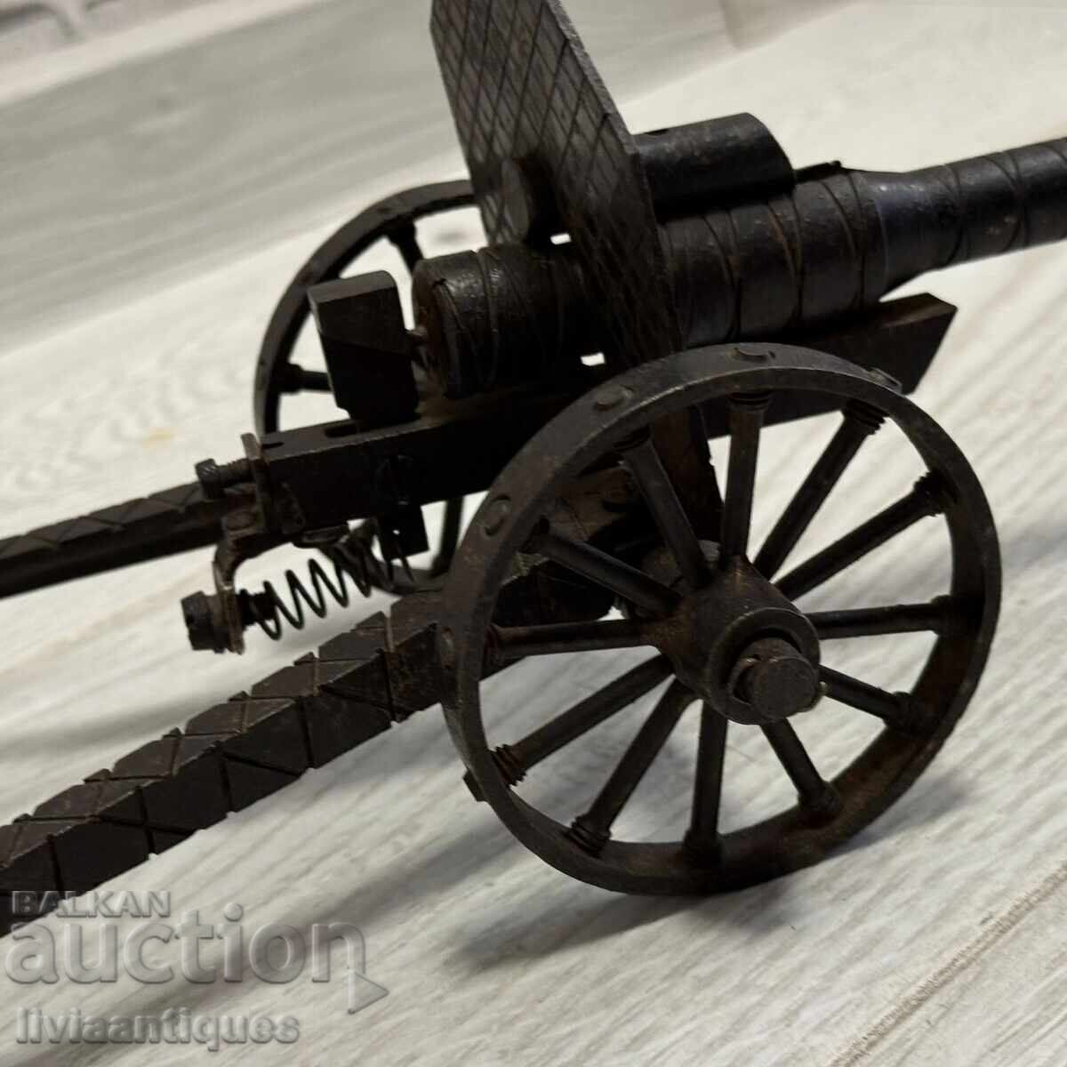 Auction Decorative metal model of an artillery gun Auction Decorative metal model of an artillery gun