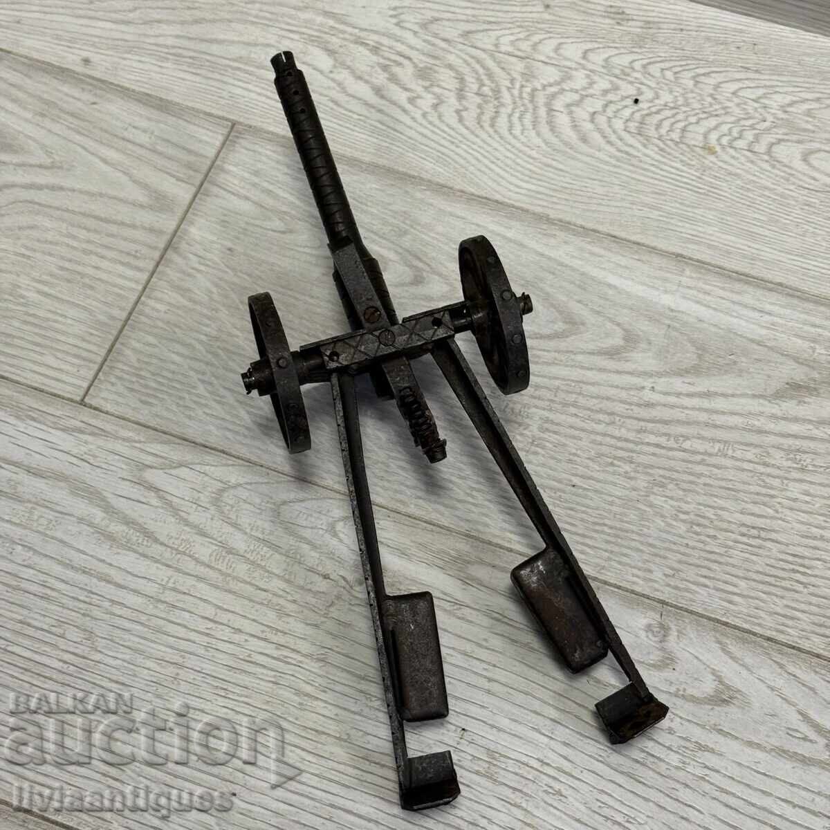 Delivery of Decorative metal model of an artillery gun Delivery of Decorative metal model of an artillery gun