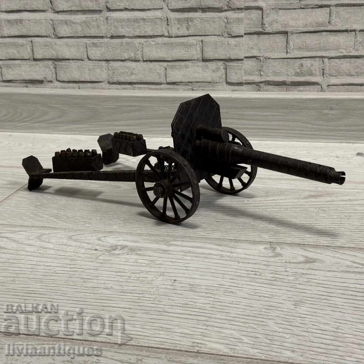 Decorative metal model of an artillery gun Decorative metal model of an artillery gun