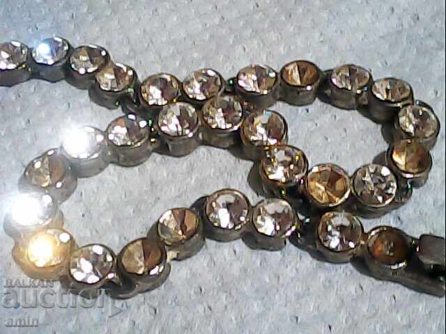 Brățară damă frumoasă, lipsesc 5 cristale cu preț € 5.00 | 9.78 BGN Brățară damă frumoasă, lipsesc 5 cristale cu preț € 5.00 | 9.78 BGN