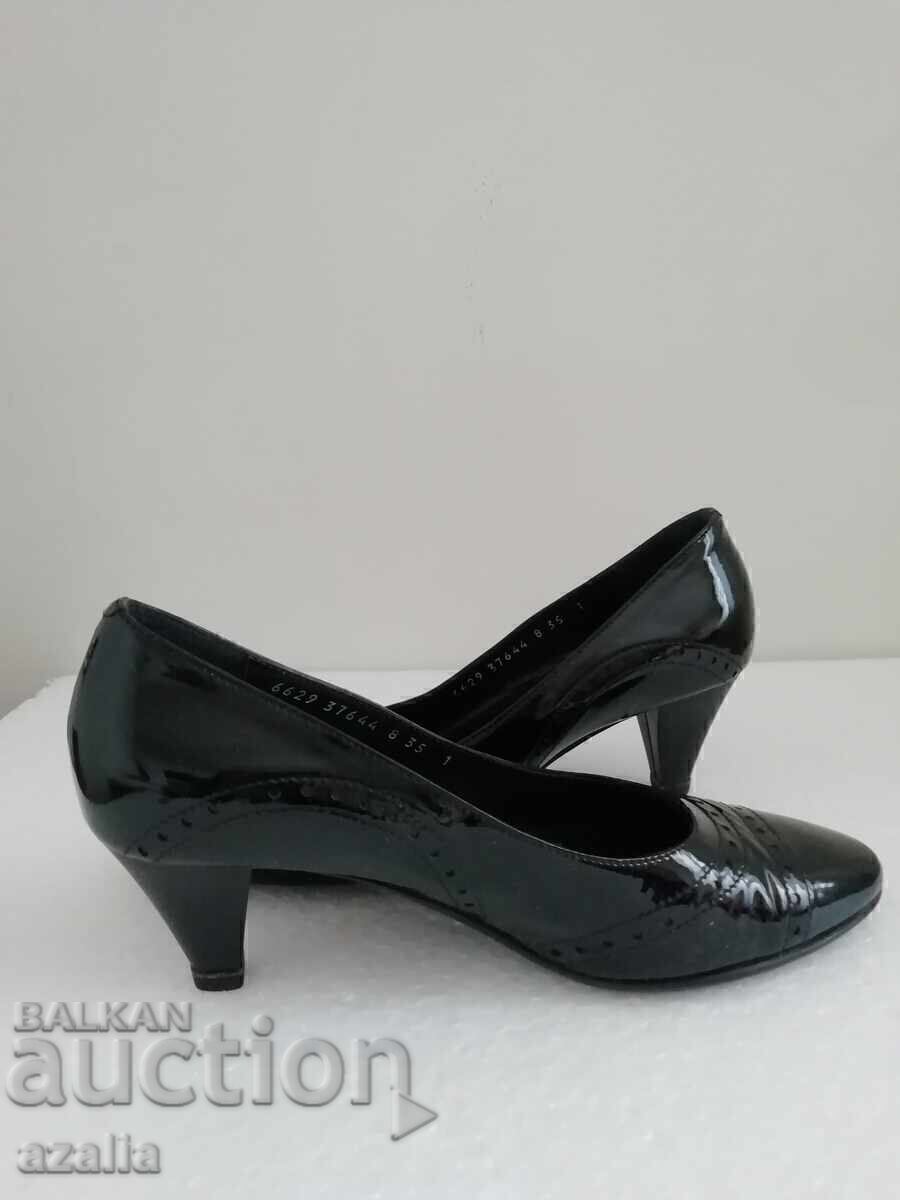 Delivery of Women's patent leather shoes VALLEVERDE, size 35