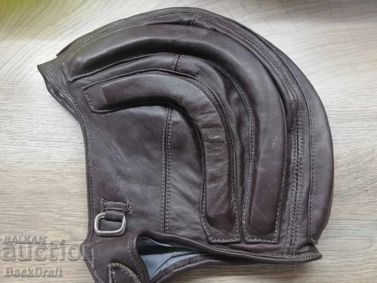 Σοβιετικό Δερμάτινο Καλοκαιρινό Παρασούτ Μπόνε, Κράνος Μέγεθος 59-60 με τιμή € 41.90 | 81.95 BGN Σοβιετικό Δερμάτινο Καλοκαιρινό Παρασούτ Μπόνε, Κράνος Μέγεθος 59-60 με τιμή € 41.90 | 81.95 BGN