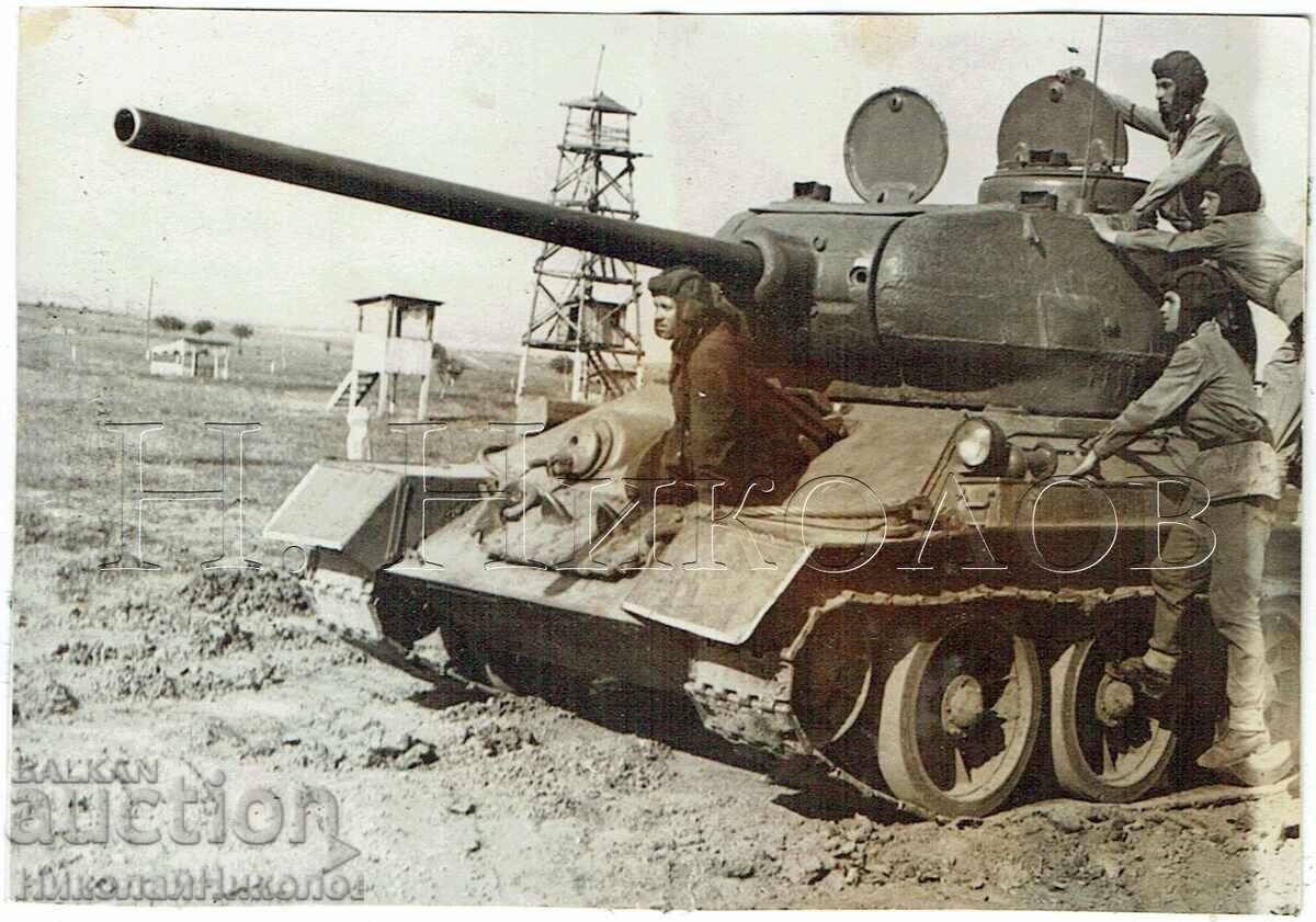 СТАРА СНИМКА ТАНК ТАНКИСТИ НА УЧЕНИЕ Ж256