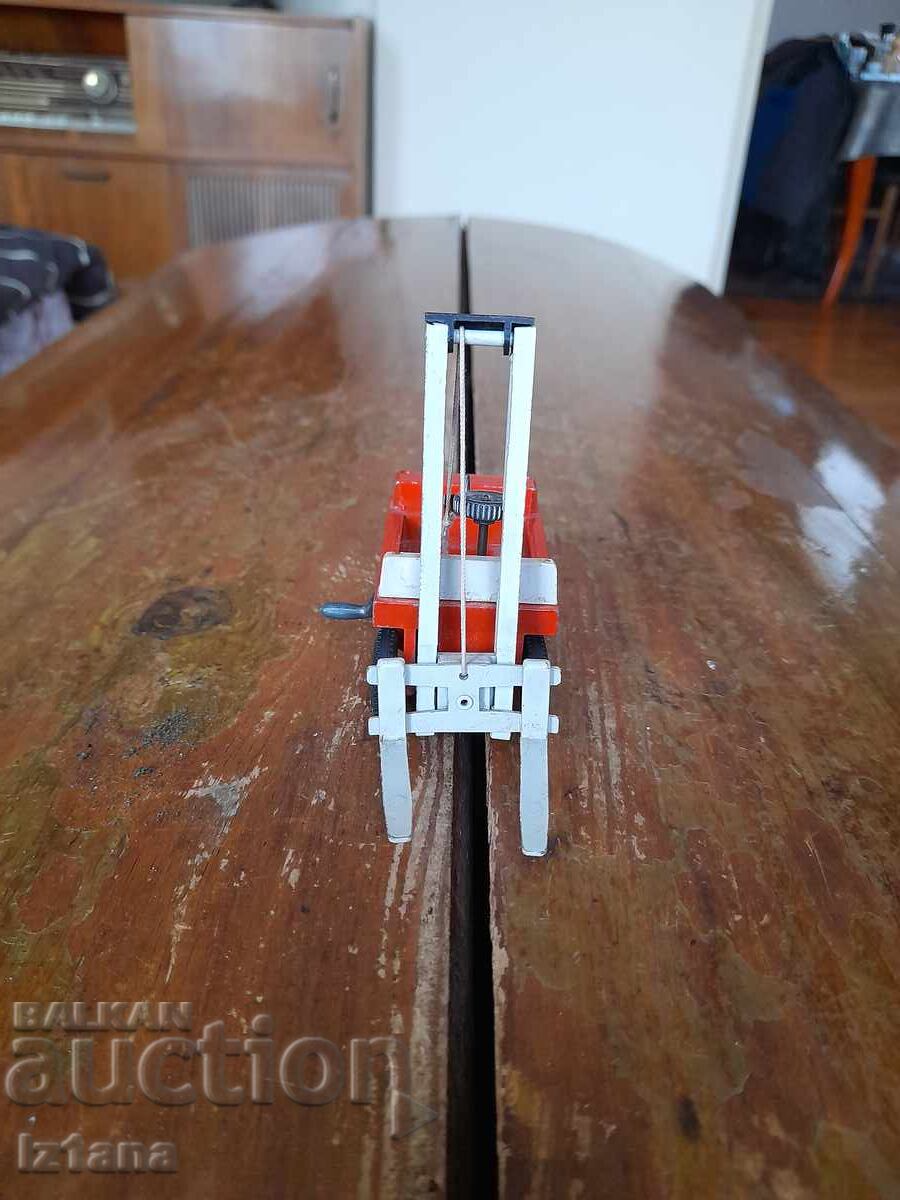 Motostivuitor vechi Mini-Gama, Linde, Gabelstapler cu preț € 65.00 | 127.13 BGN