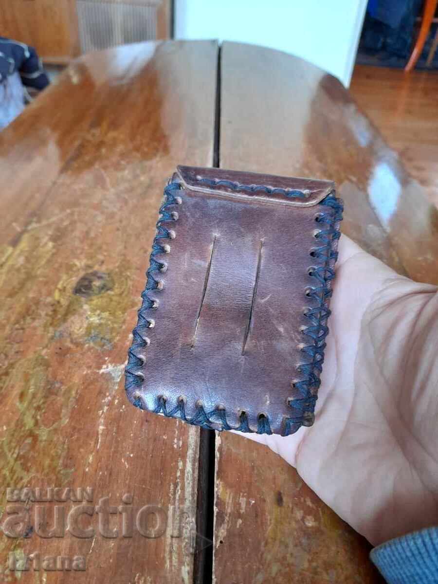 Livrarea Geantă veche de piele, tabacheră pentru curea