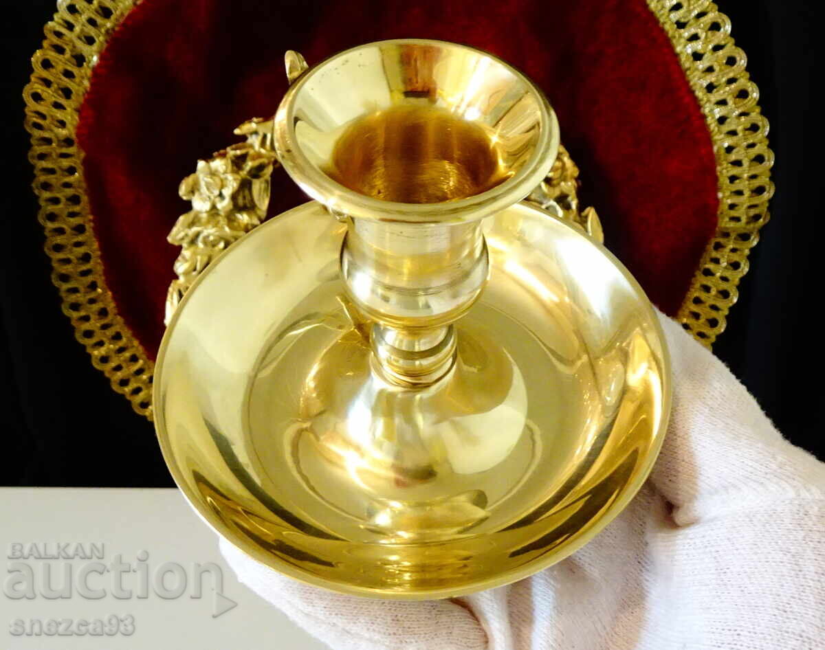 Licitație Sfeșnic de bronz cu mâner 380 gr., baroc