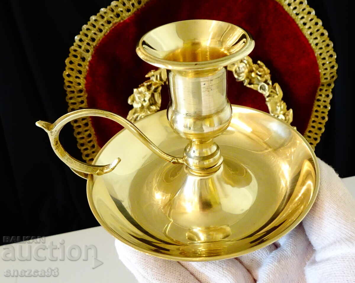 Sfeșnic de bronz cu mâner 380 gr., baroc