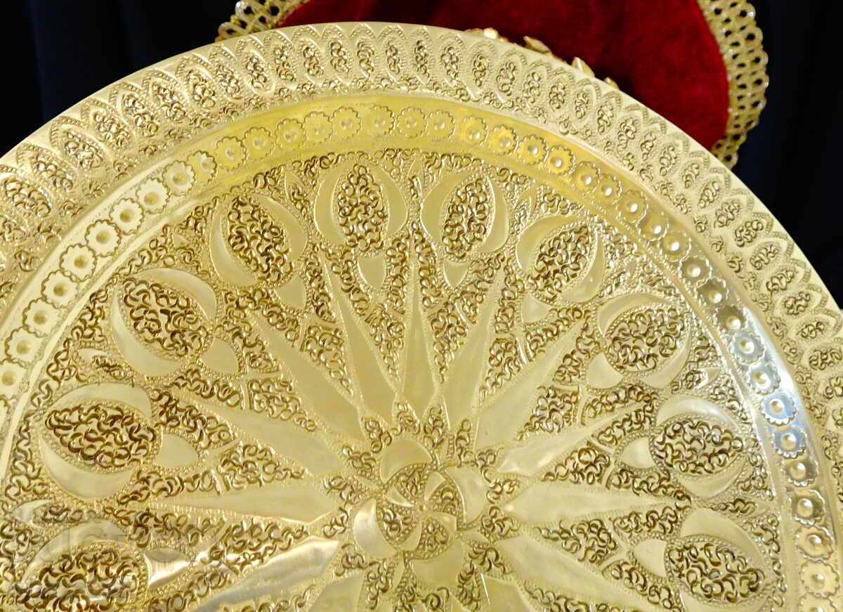 Tavă, platou, farfurie bronz divin, aurire, ornamente cu preț € 14.00 | 27.38 BGN