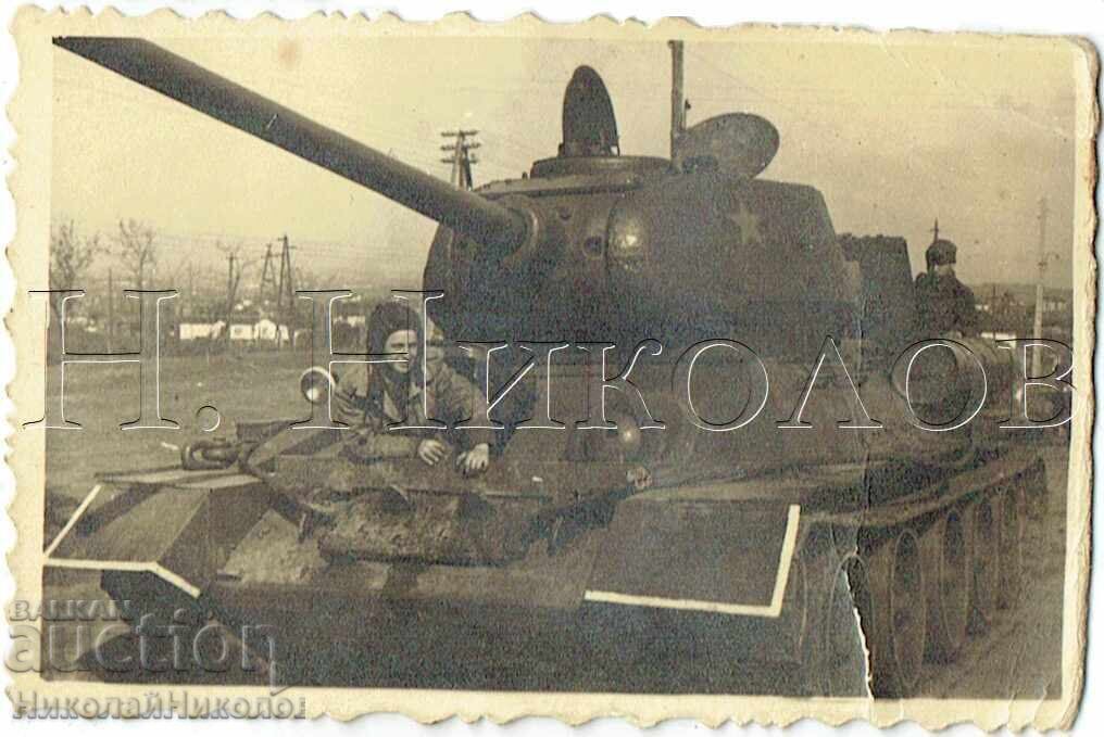 1955 FOTOGRAFIE MICĂ VECHE SOFIA TANC TANCHIȘTI LA EXERCIȚII J258