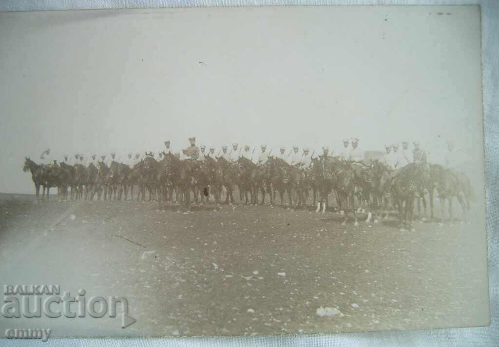 Fotografie veche de război - cavaleriști, ofițeri în uniforme pe cai cu preț € 2.00 | 3.91 BGN