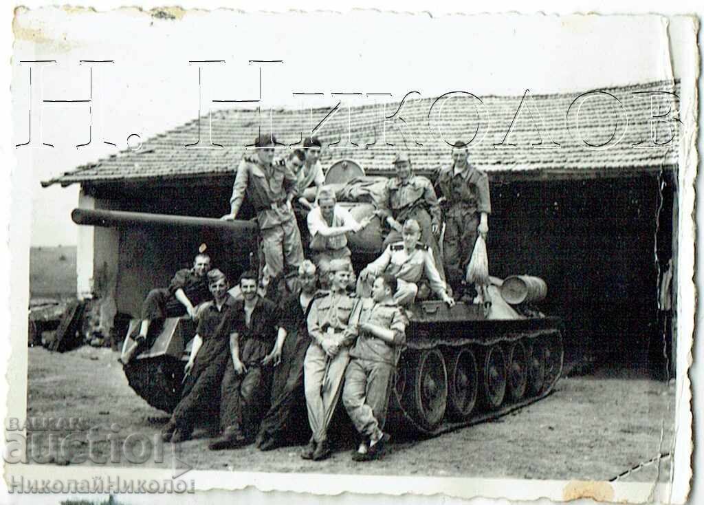 1956 SMALL OLD PHOTO SOFIA TANK TANKMAN J267