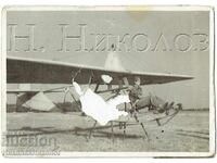 MICĂ POZĂ VECHE AERODROM AERONAVĂ FĂRĂ MOTOR J281