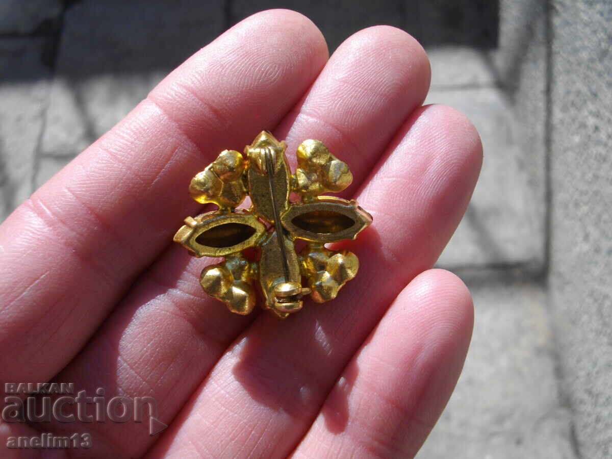 O broșă veche aurită - 5 O broșă veche aurită - 5