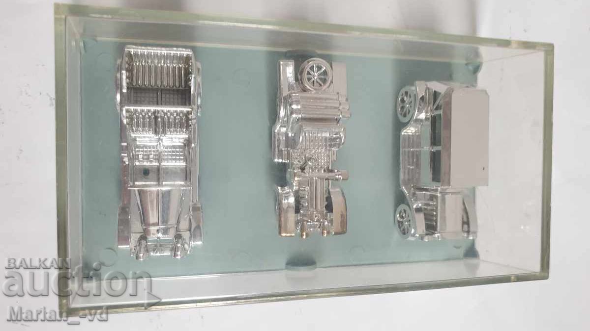 Licitație 3 modele de plastic ale mașinilor Fiat "RUSSO-BALT"