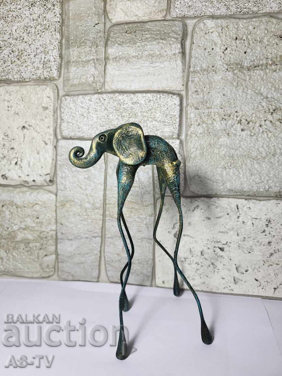 Livrarea Figurină de bronz a unui elefant suprarealist Livrarea Figurină de bronz a unui elefant suprarealist