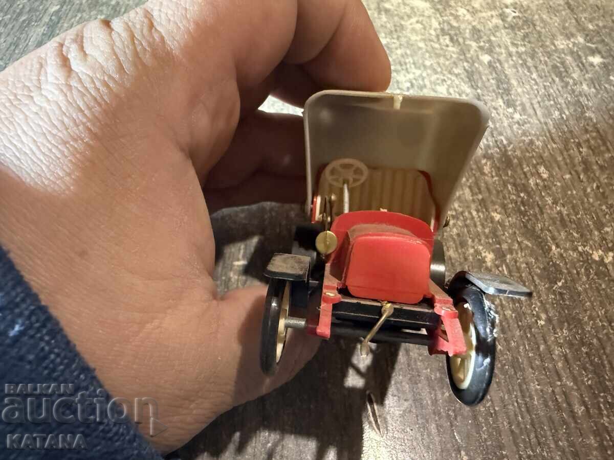 Licitație Cărucior pentru copii, jucărie Laurin & Klement Voituretta din 1906