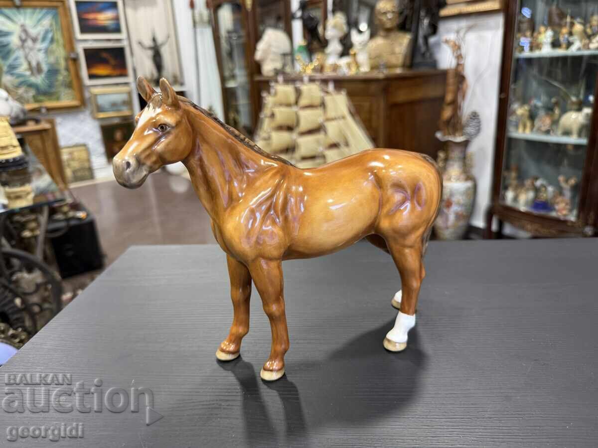 Стар порцеланова фигура на кон от Max Roesler. №7900