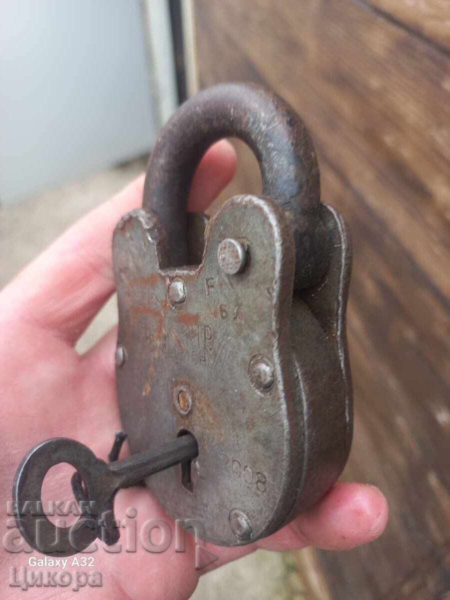 BIG OLD PADLOCK PADLOCK