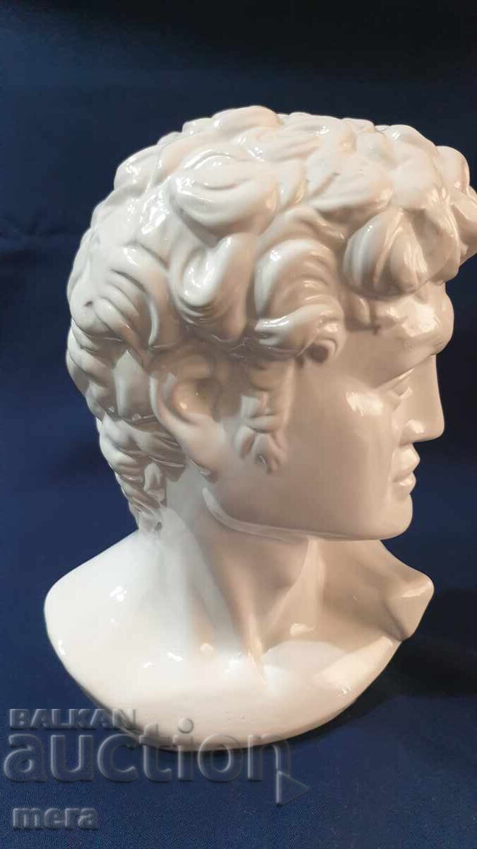 Порцеланов интериорен  бюст на Давид с цена € 80.00 | 156.47 лв.