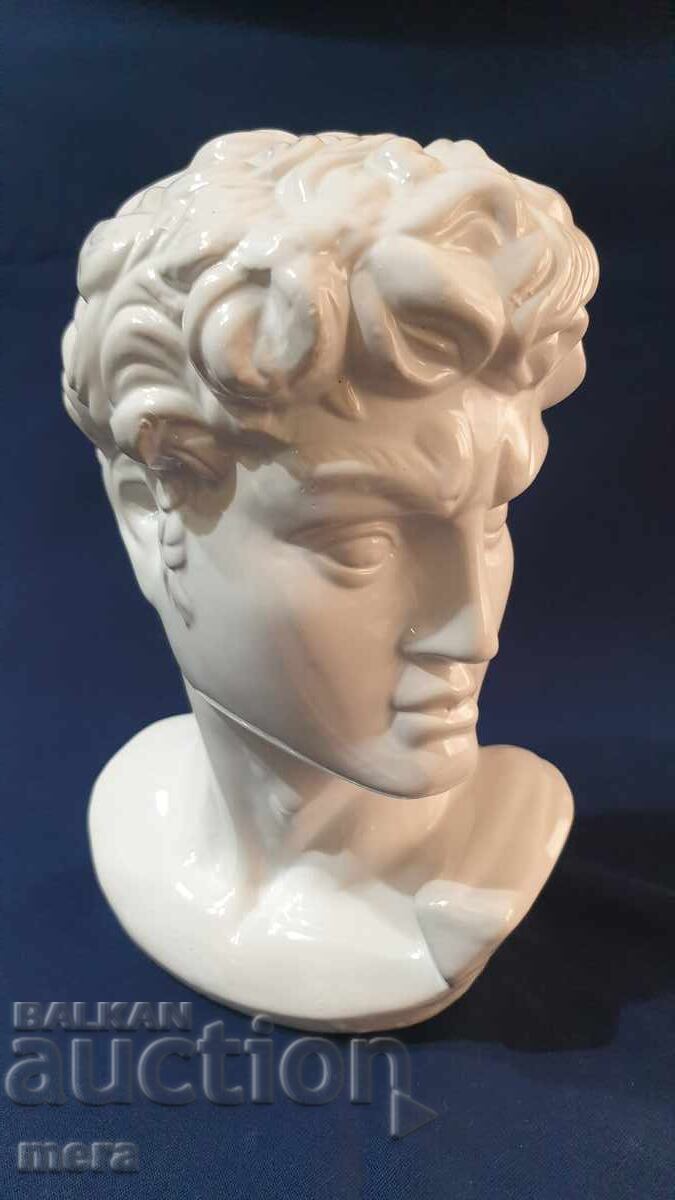 Порцеланов интериорен  бюст на Давид