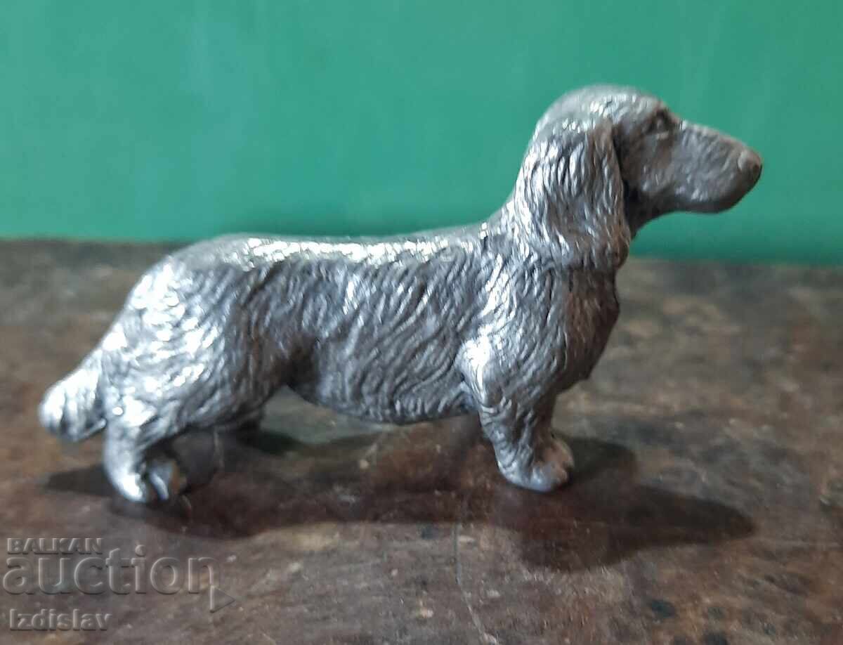 Figurină veche de cositor, câine teckel