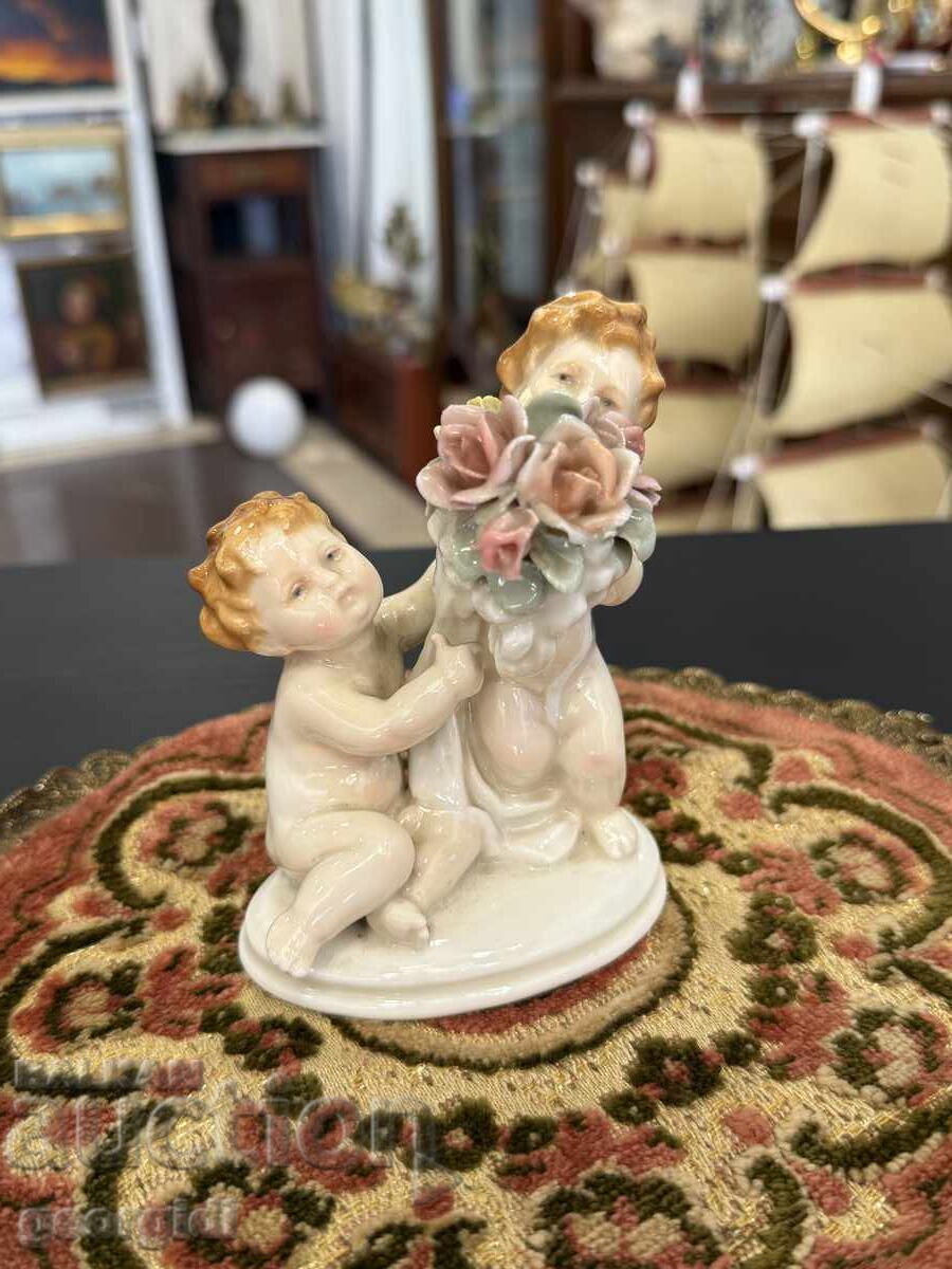 Πορσελάνινη φιγούρα ΧΕΡΟΥΒΙΜΙ με μπουκέτο από τριαντάφυλλα Karl Ens. №7906 με τιμή € 120.00 | 234.70 BGN Πορσελάνινη φιγούρα ΧΕΡΟΥΒΙΜΙ με μπουκέτο από τριαντάφυλλα Karl Ens. №7906 με τιμή € 120.00 | 234.70 BGN