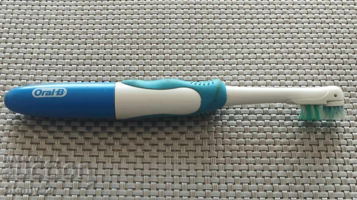 Periuta de dinti electrica Oral-B cu preț € 4.00 | 7.82 BGN