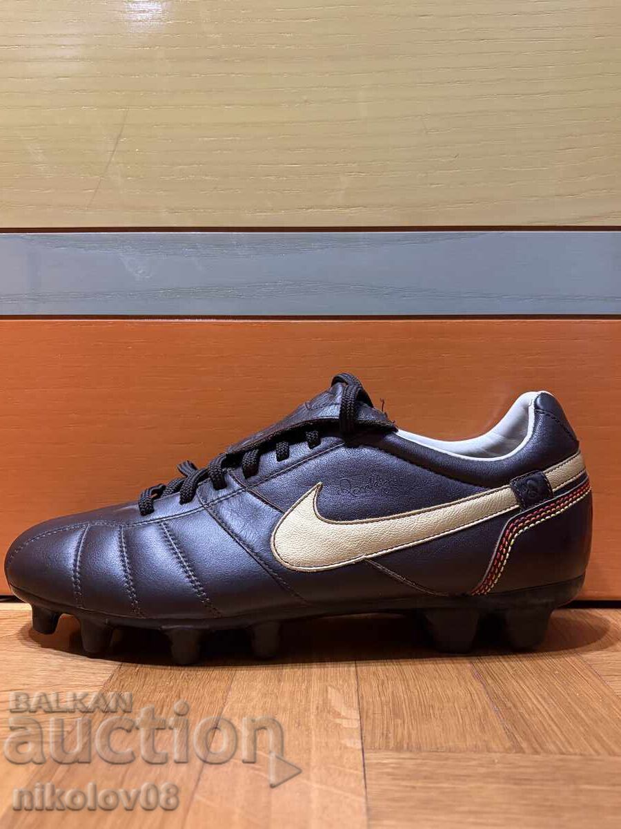 Livrarea Nike Tiempo Ronaldinho 10R FG – NOUȚI / Deadstock – RAR