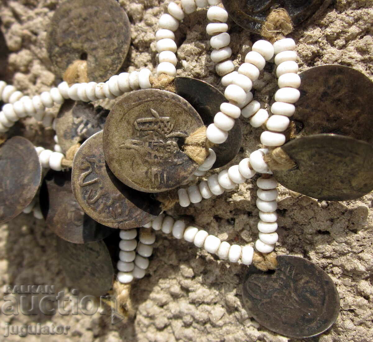 Παράδοση Βουλγαρικό Αναγεννησιακό κόσμημα με ασημένια νομίσματα χάντρες Παράδοση Βουλγαρικό Αναγεννησιακό κόσμημα με ασημένια νομίσματα χάντρες