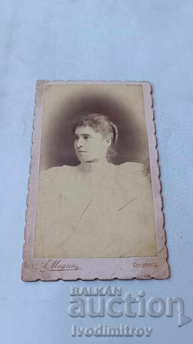Photo Young woman Cardboard