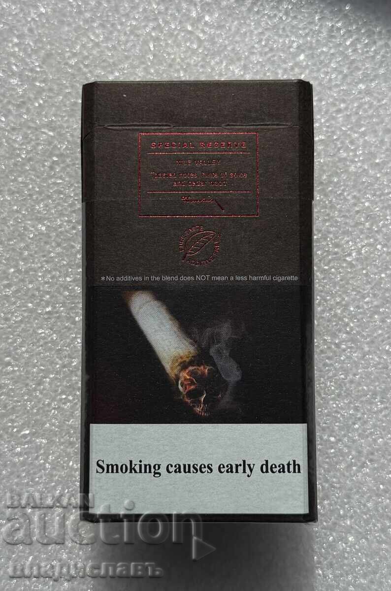 Pachet de țigări cu filtru „DUNHILL” cu preț € 19.00 | 37.16 BGN Pachet de țigări cu filtru „DUNHILL” cu preț € 19.00 | 37.16 BGN