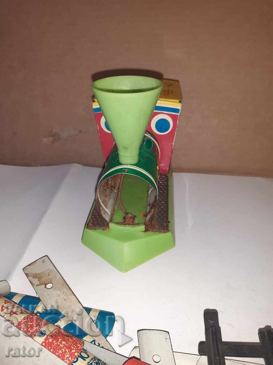 Jucărie mecanică veche TREN MUZICAL cu șine URSS - 6 Jucărie mecanică veche TREN MUZICAL cu șine URSS - 6