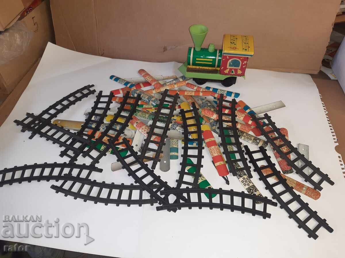 Jucărie mecanică veche TREN MUZICAL cu șine URSS Jucărie mecanică veche TREN MUZICAL cu șine URSS