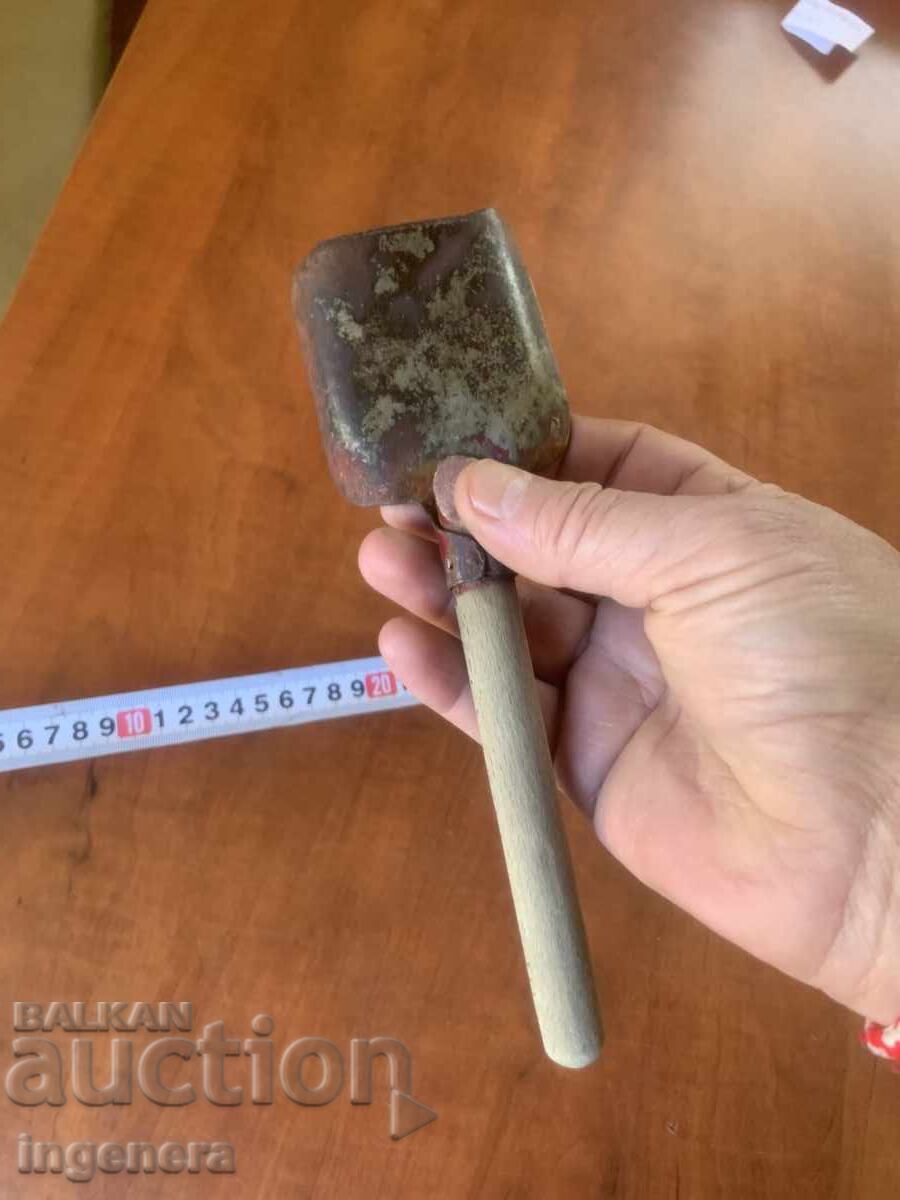 Licitație LOPĂȚICĂ JUCĂRIE PENTRU COPII DIN TABLĂ DE ZINC