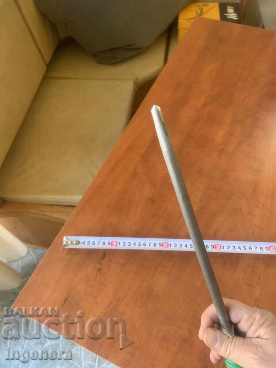 Licitație MASĂ NOUĂ DE SCULE VECHE