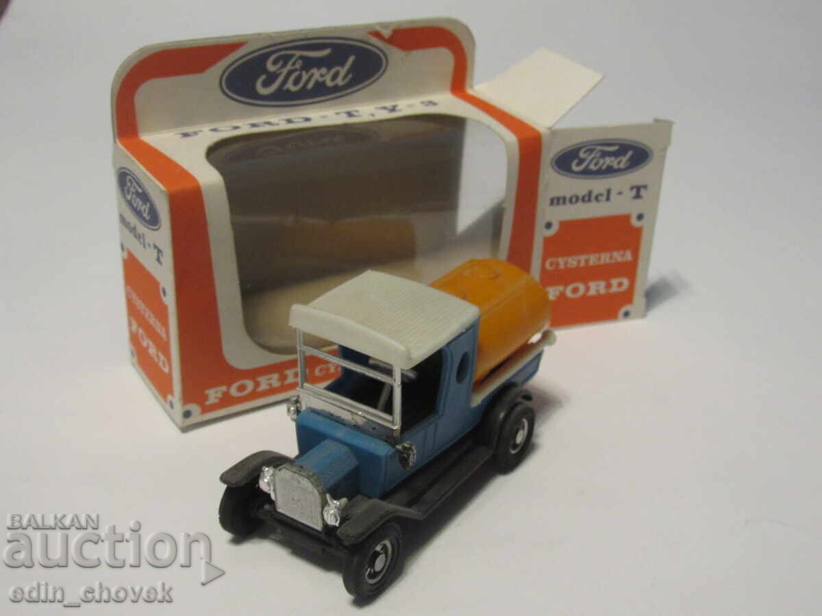 1/35 Matchbox Polonia Ford Cysterna T 1912 Y-3 cărucior social cu preț € 7.50 | 14.67 BGN