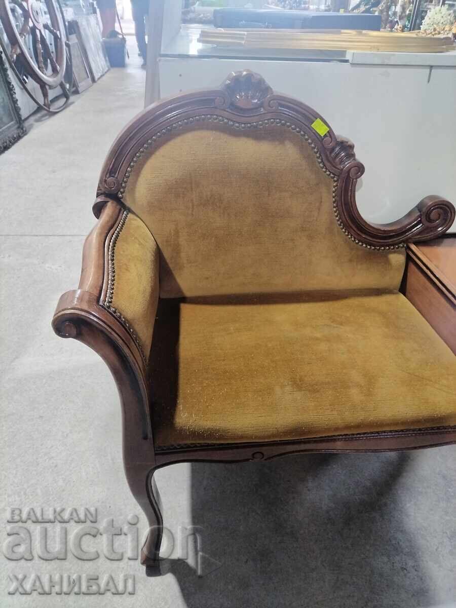 CANAPEA BAROC FOARTE FRUMOASĂ cu preț € 140.00 | 273.82 BGN