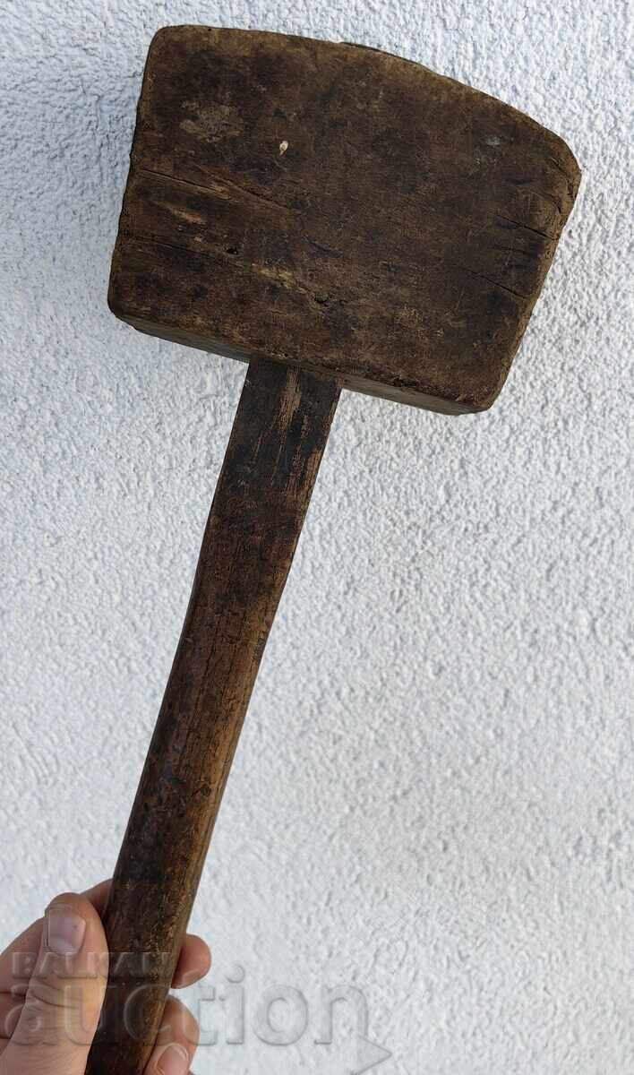 Licitație MARE CIOCAN DE LEMN RAR, NESCĂZUT