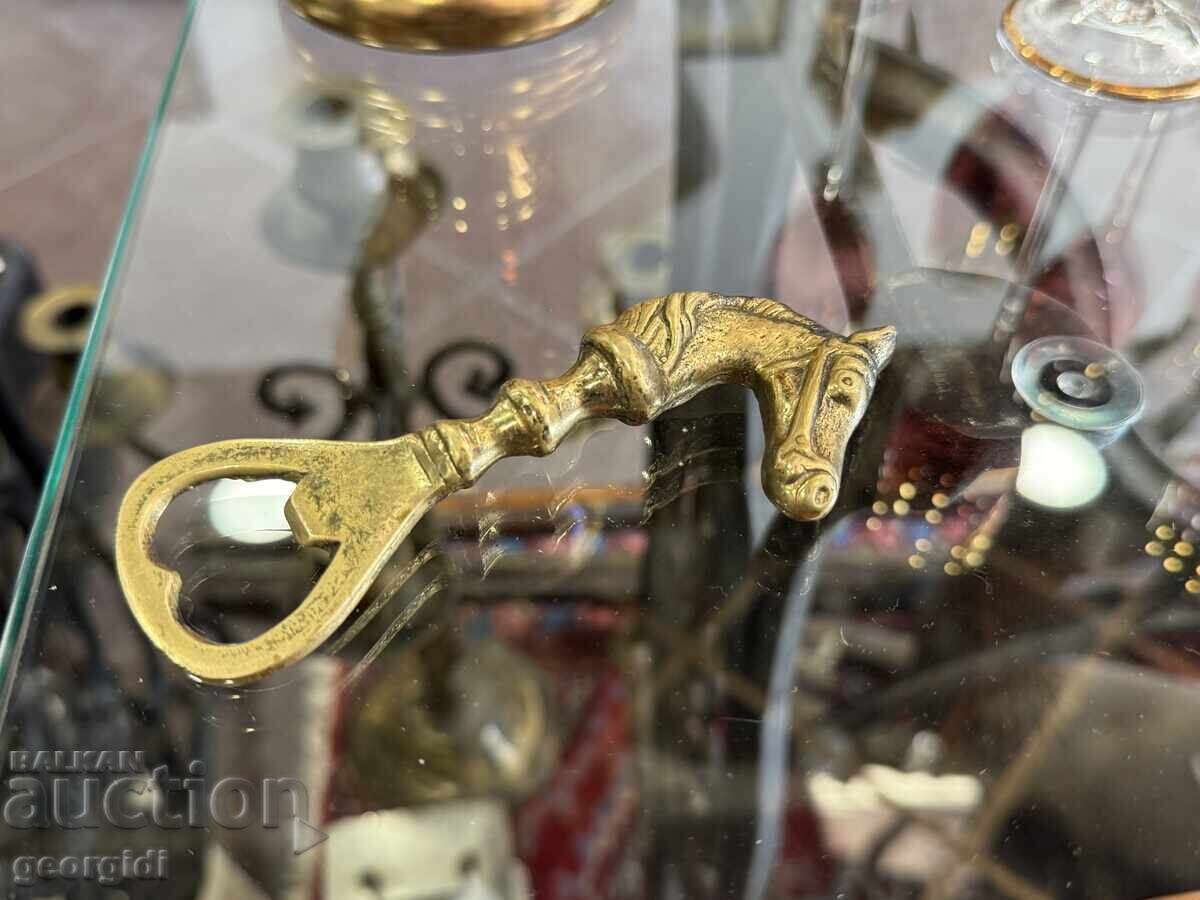 Deschizător masiv de bronz cal. Nr. 7912 cu preț € 28.00 | 54.76 BGN