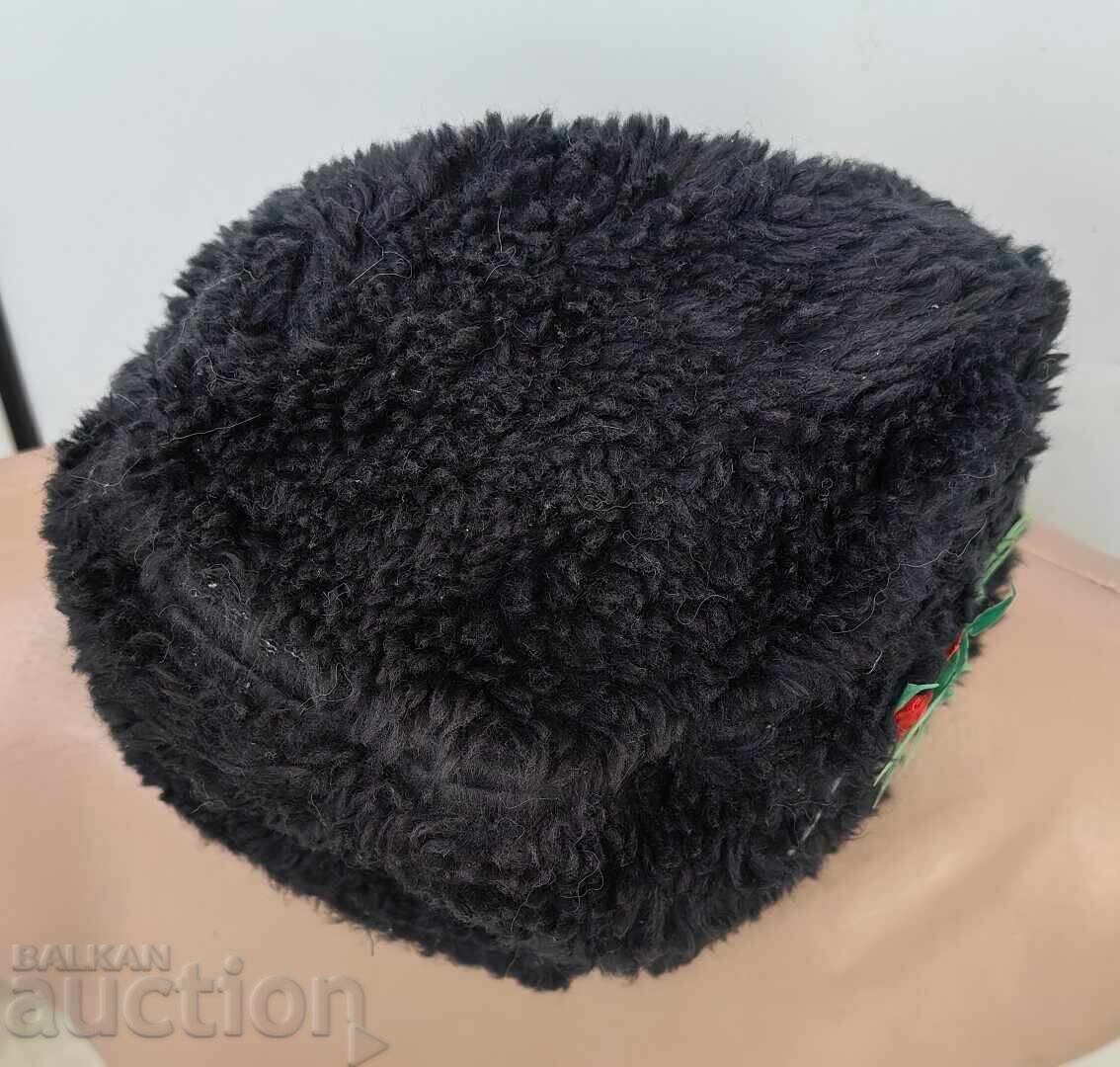 PĂLĂRIE VECHE PENTRU COSTUM POPULAR cu preț € 15.00 | 29.34 BGN PĂLĂRIE VECHE PENTRU COSTUM POPULAR cu preț € 15.00 | 29.34 BGN