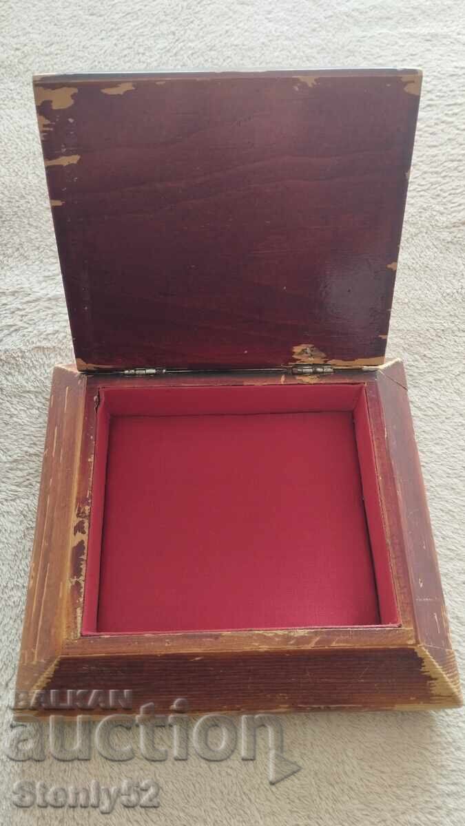 Very old wooden box with wood carving with price € 15.00 | 29.34 BGN