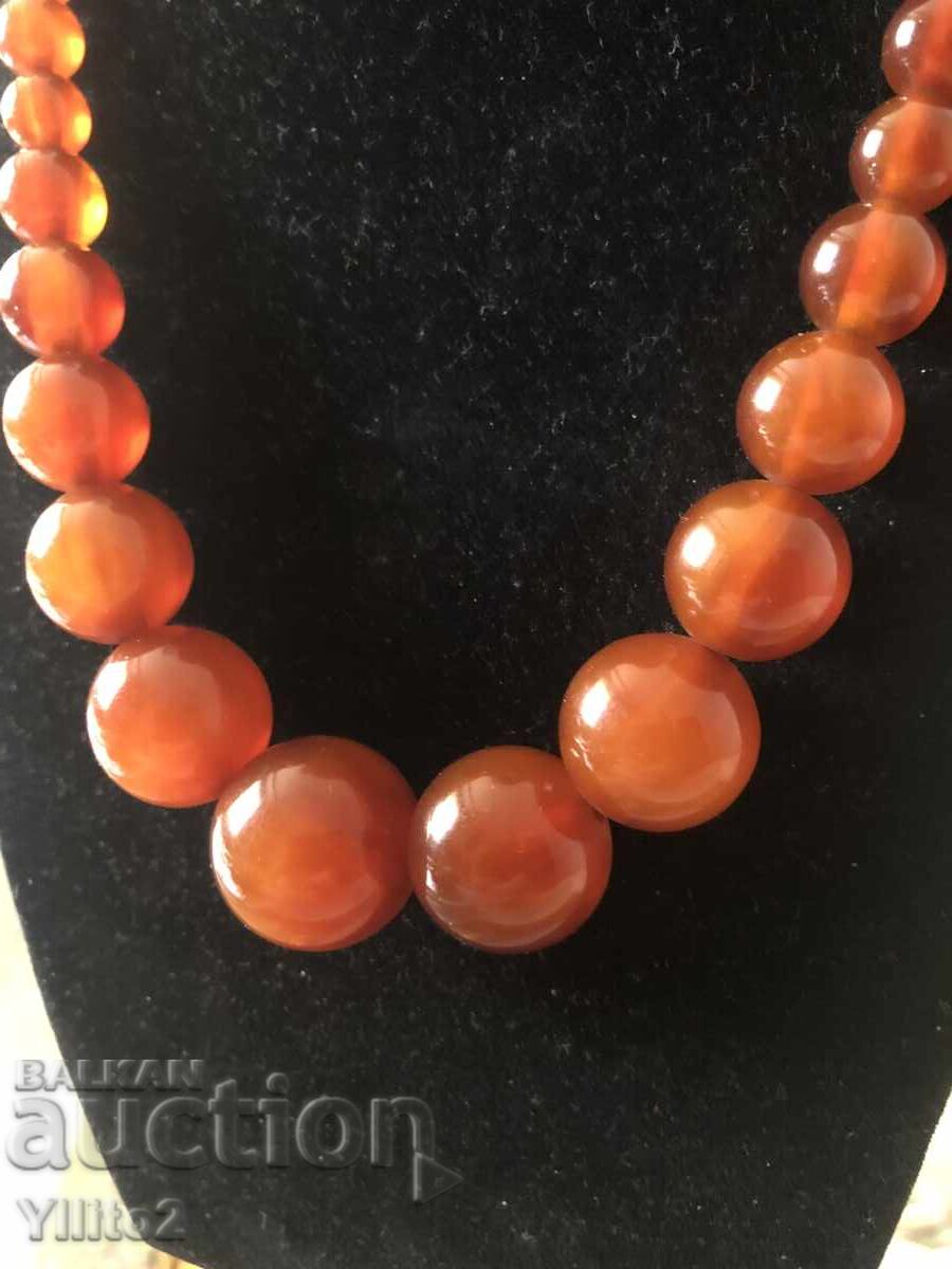 Δημοπρασία Κολιέ από κεχριμπάρι βακελίτη