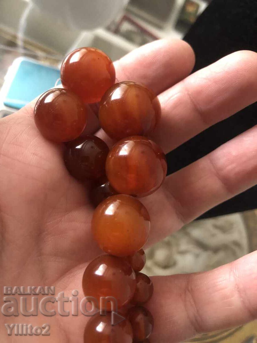 Παράδοση Κολιέ από κεχριμπάρι βακελίτη