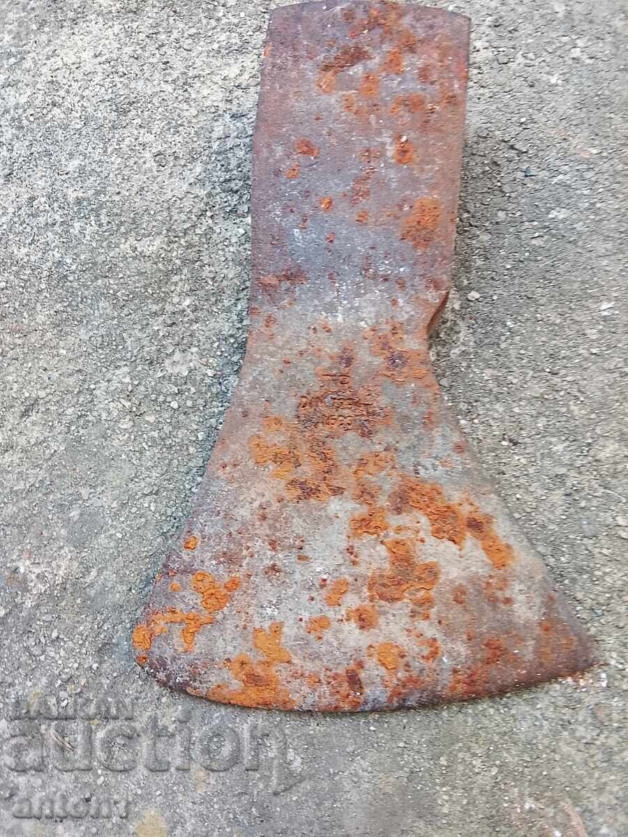 Ενα τσεκούρι