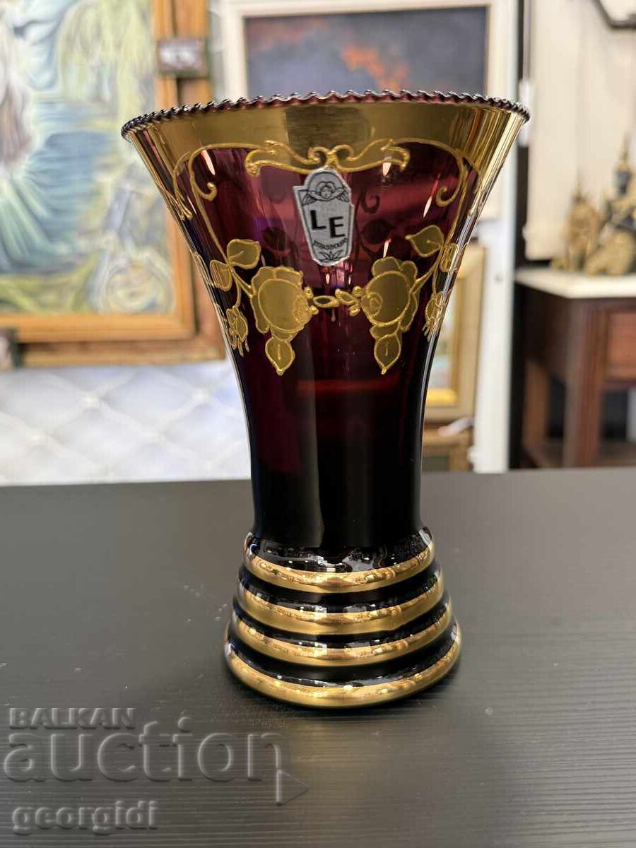 Γαλλικό ρουμπινί κρυστάλλινο βάζο με επιχρύσωση. Νο. 7917 με τιμή € 45.00 | 88.01 BGN Γαλλικό ρουμπινί κρυστάλλινο βάζο με επιχρύσωση. Νο. 7917 με τιμή € 45.00 | 88.01 BGN