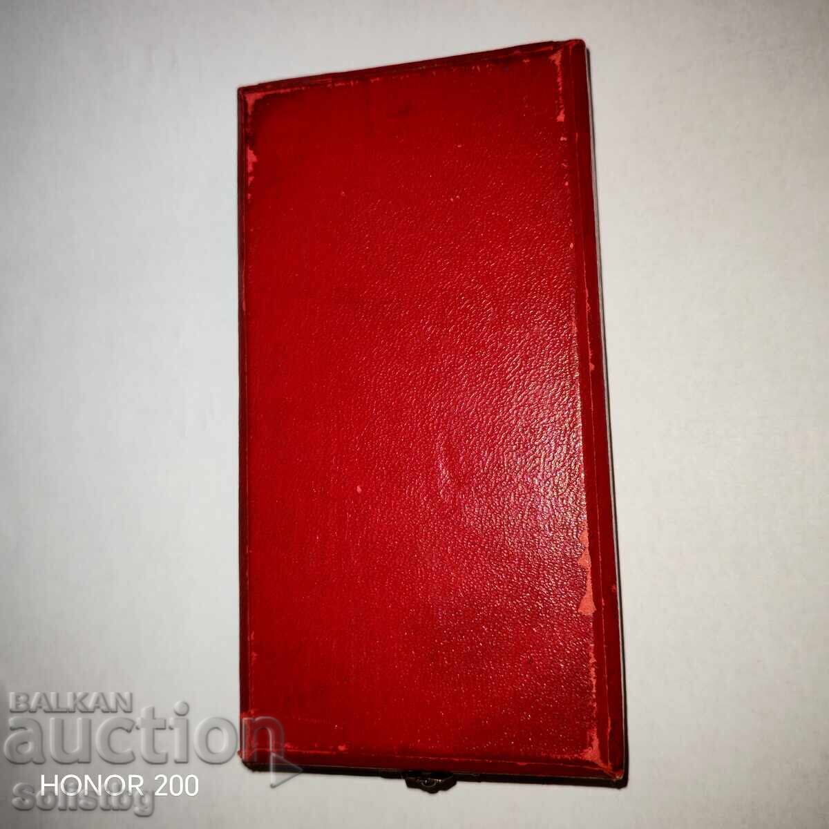 Cutie rară pentru ordinul pentru merit militar clasa a 5-a cu coroană cu preț € 85.00 | 166.25 BGN Cutie rară pentru ordinul pentru merit militar clasa a 5-a cu coroană cu preț € 85.00 | 166.25 BGN