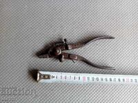 СТАРИ КЛЕЩИ ЗА ЧАПРАЗ